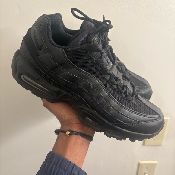 Nike Men's All-Black Air Max 95 Sneakers - Picture 5 of 5